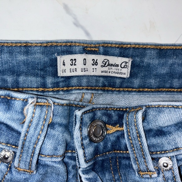 Women’s distressed jeans - Picture 4 of 4